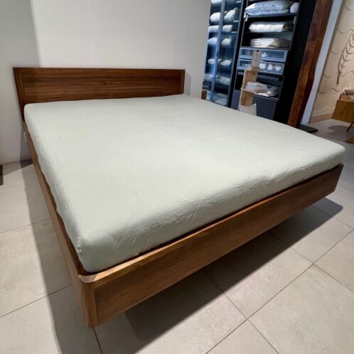 Letto in noce massello